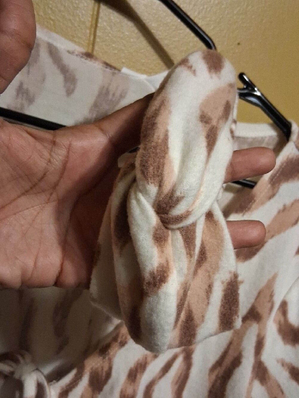 Colsie Cream and Brown Tie-Front Zebra Crop Top - Picture 2 of 6